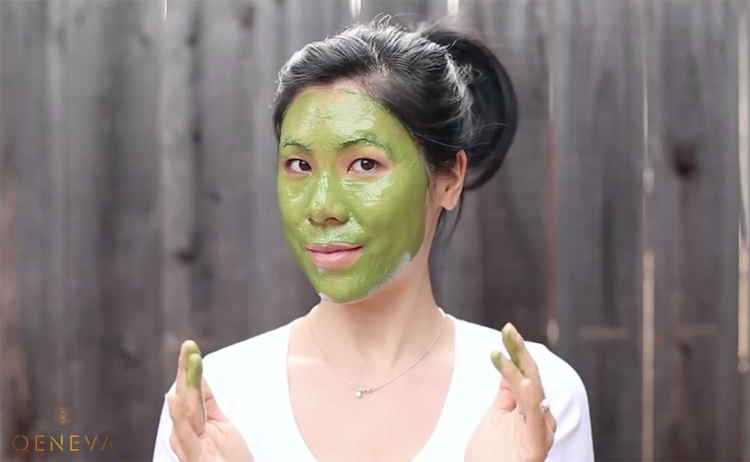 2.1. Đắp mặt nạ mồng tơi 1